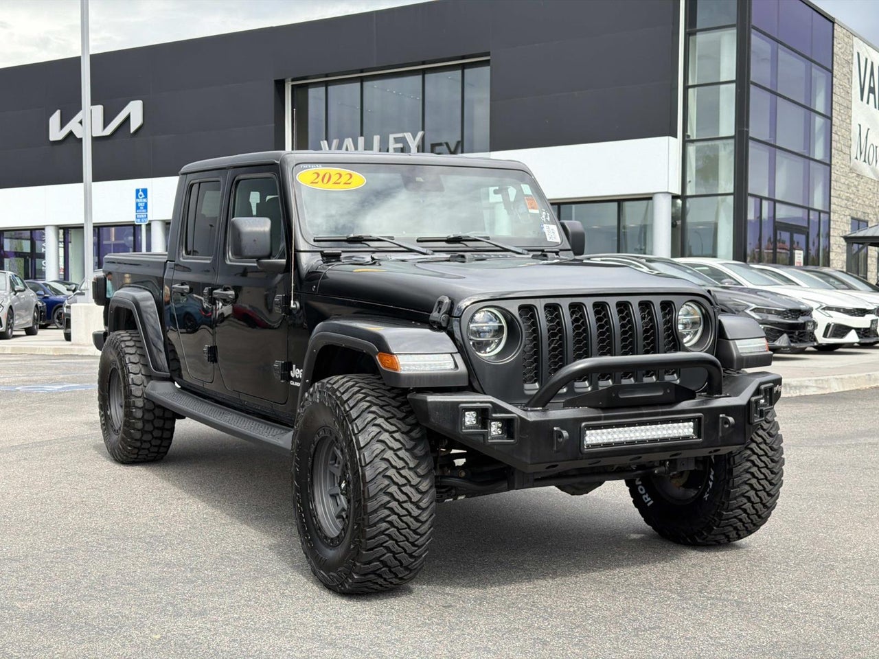 2022 Jeep Gladiator Overland — photo 1 of 24