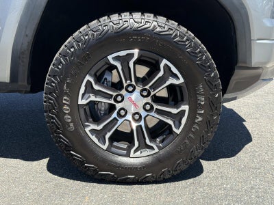 2024 GMC Canyon 4WD AT4