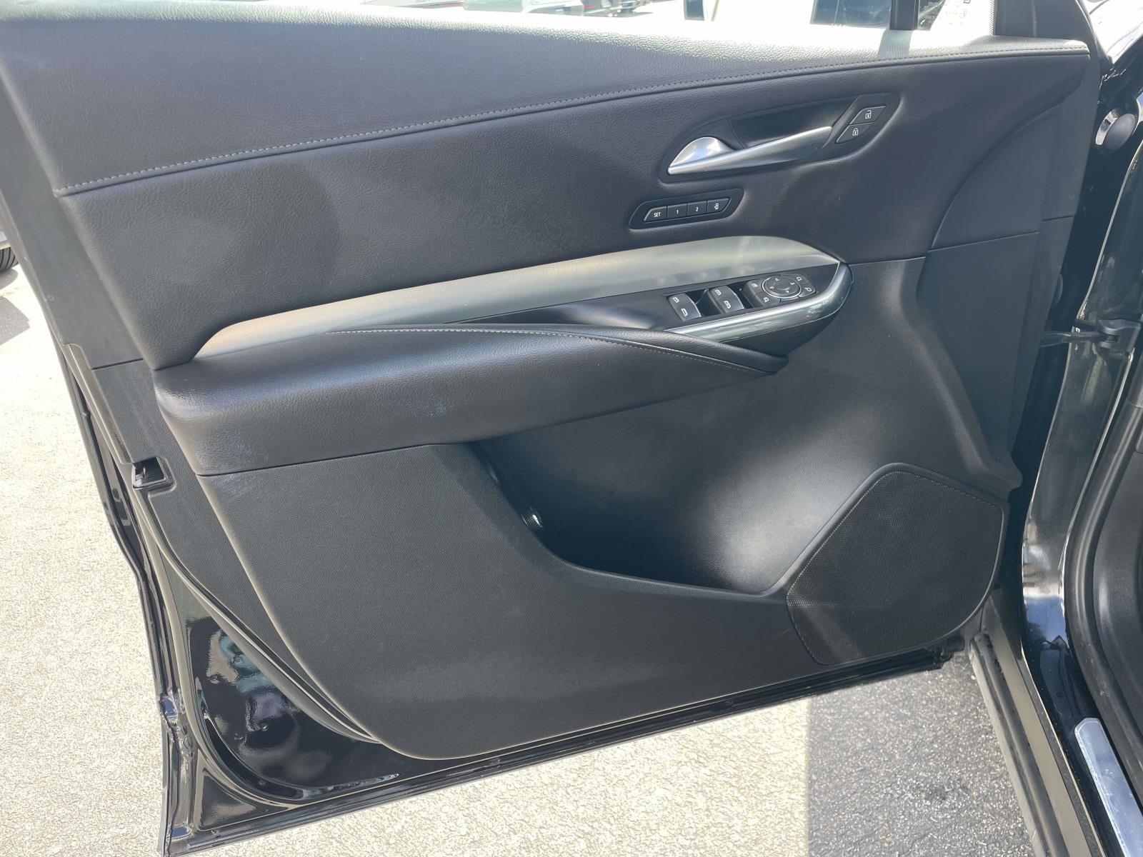 2023 Cadillac XT4 AWD Premium Luxury