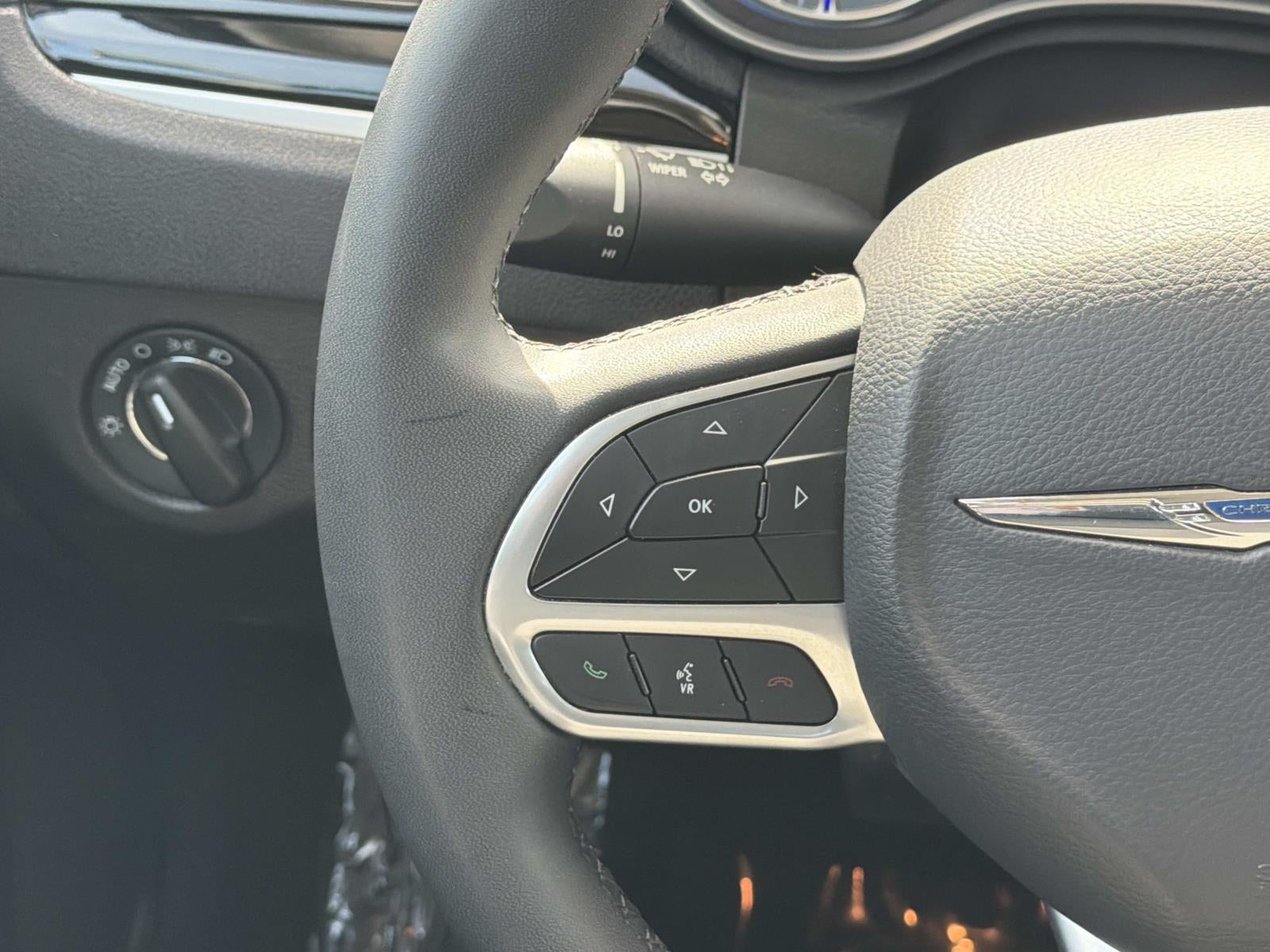 2023 Chrysler 300 Touring