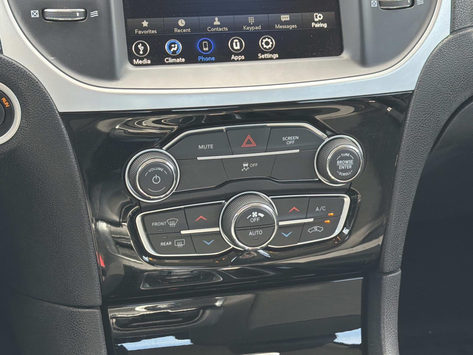 2023 Chrysler 300 Touring