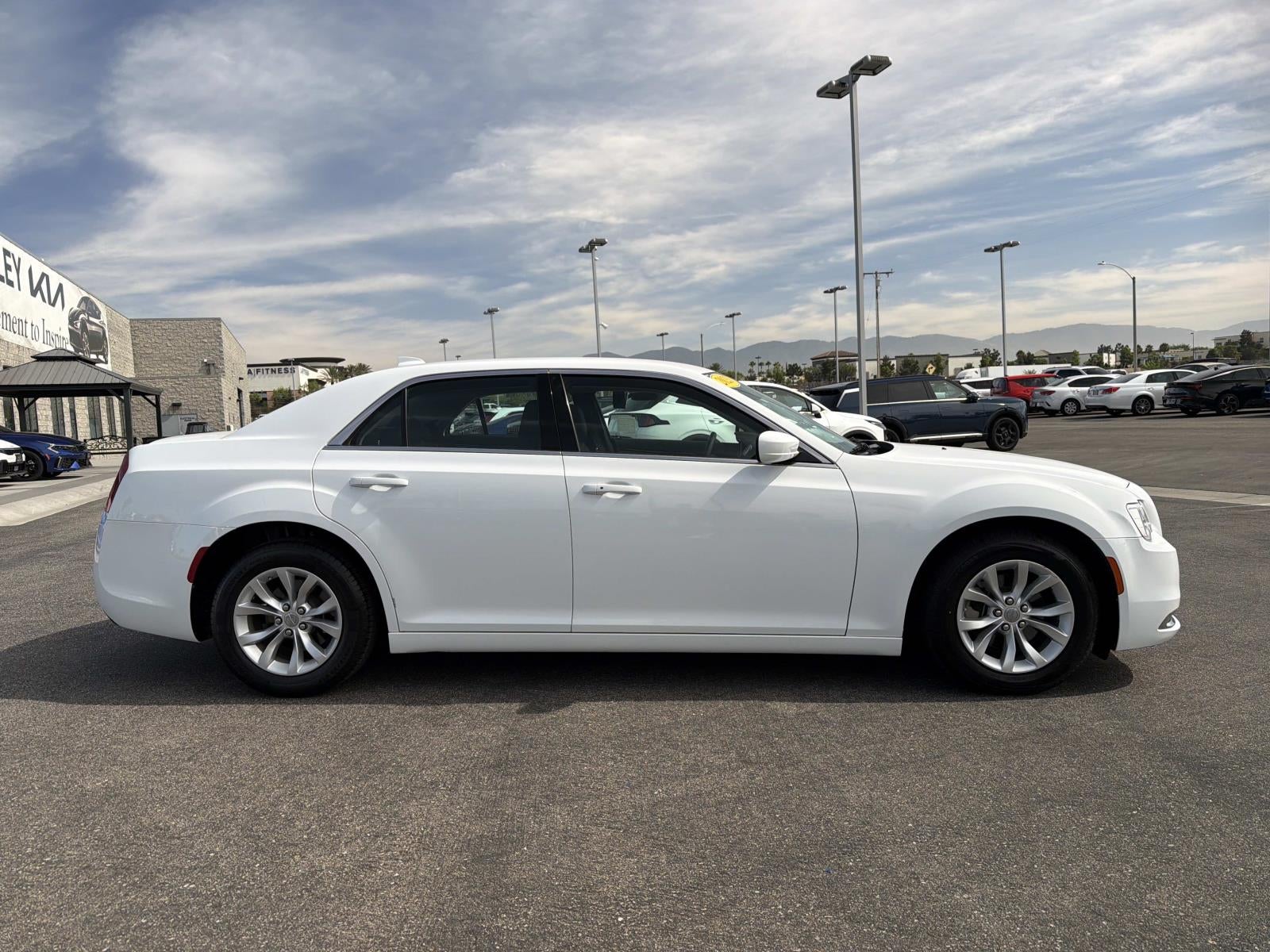 2023 Chrysler 300 Touring