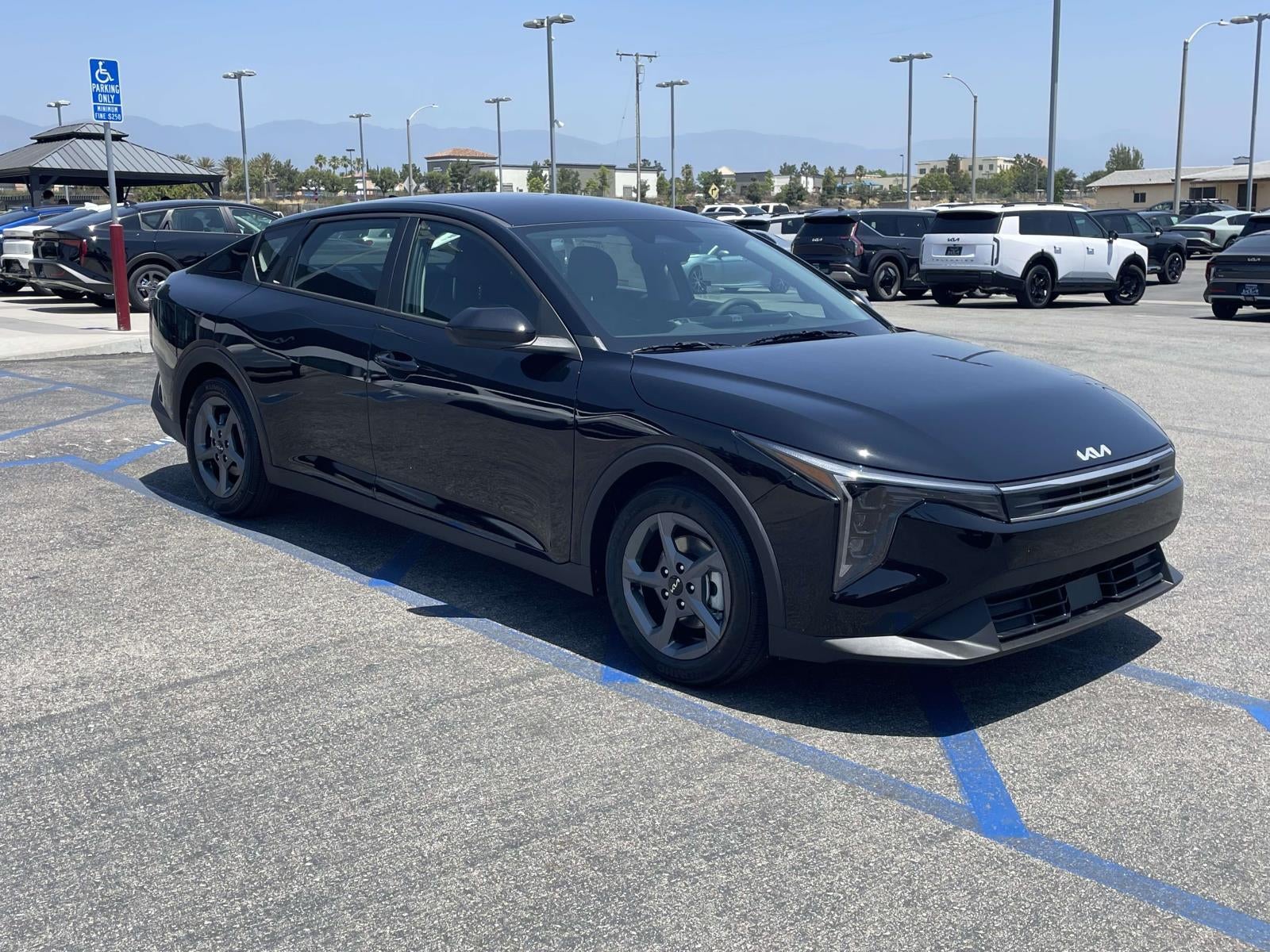 2026 Kia K4 LXS