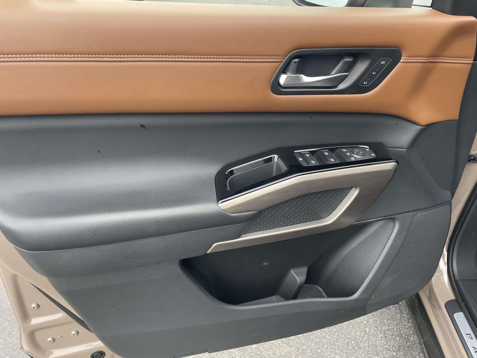 2023 Nissan Pathfinder Platinum