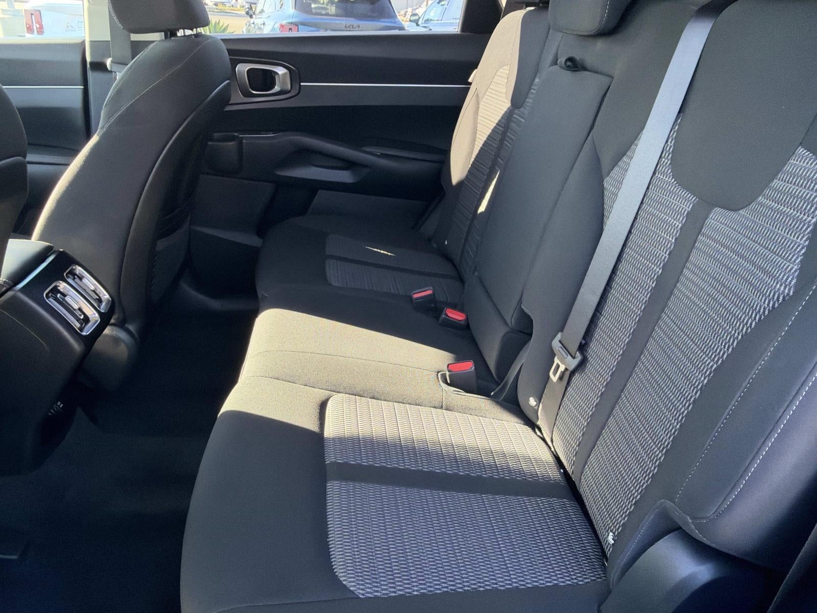 2025 Kia Sorento LX