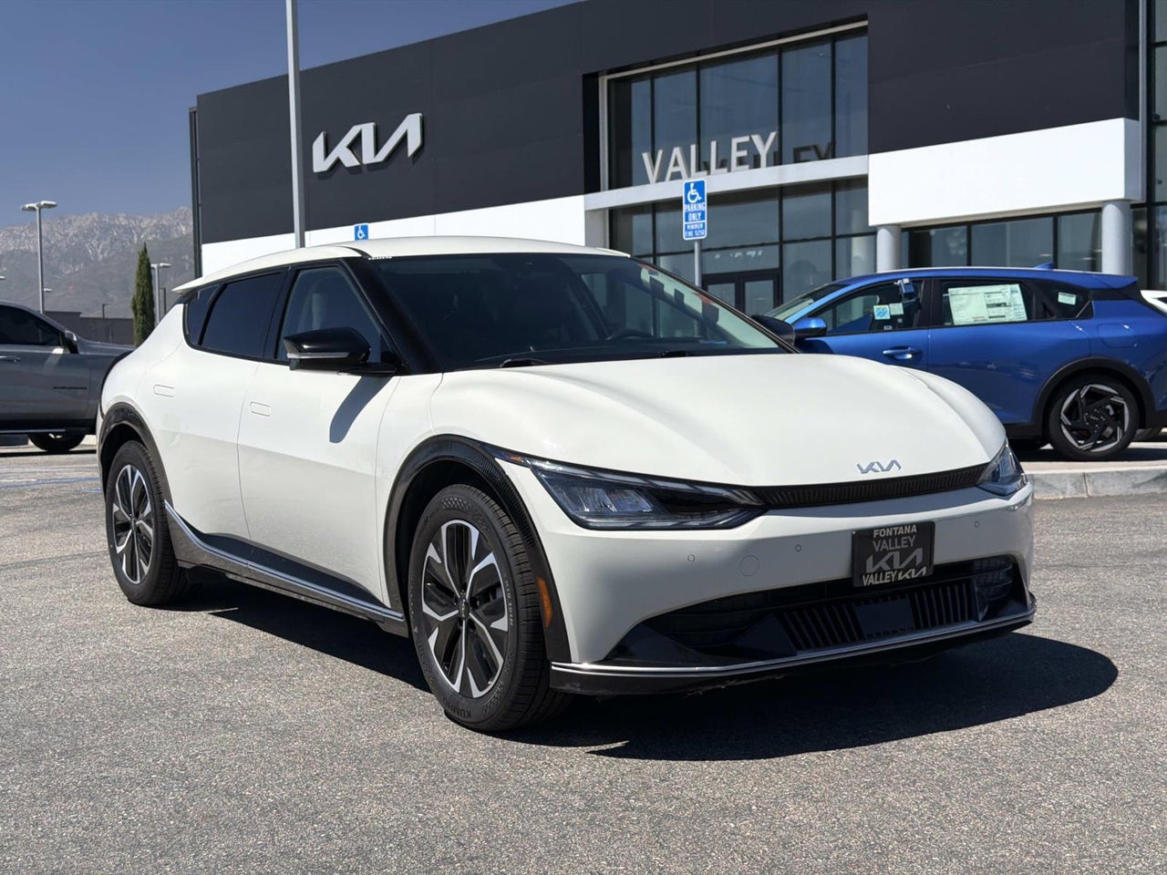 2022 Kia EV6 Wind — photo 1 of 24