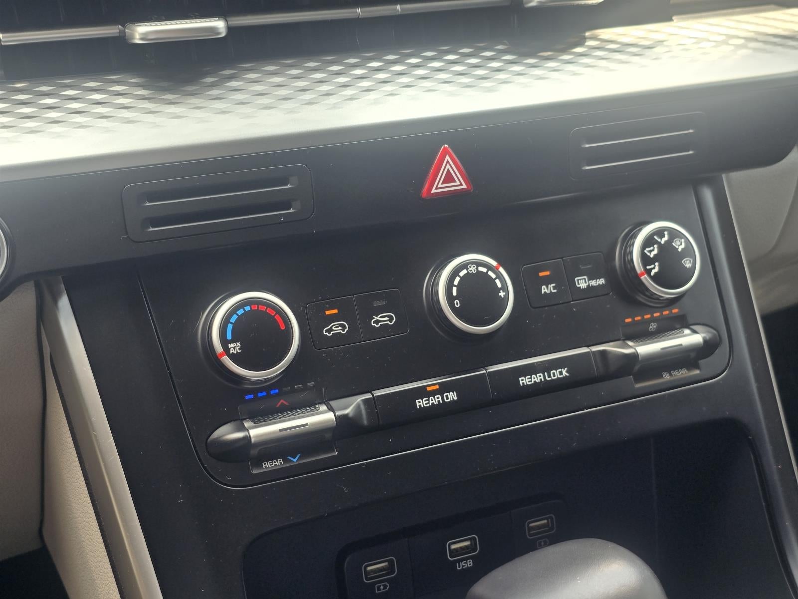 2024 Kia Carnival LX