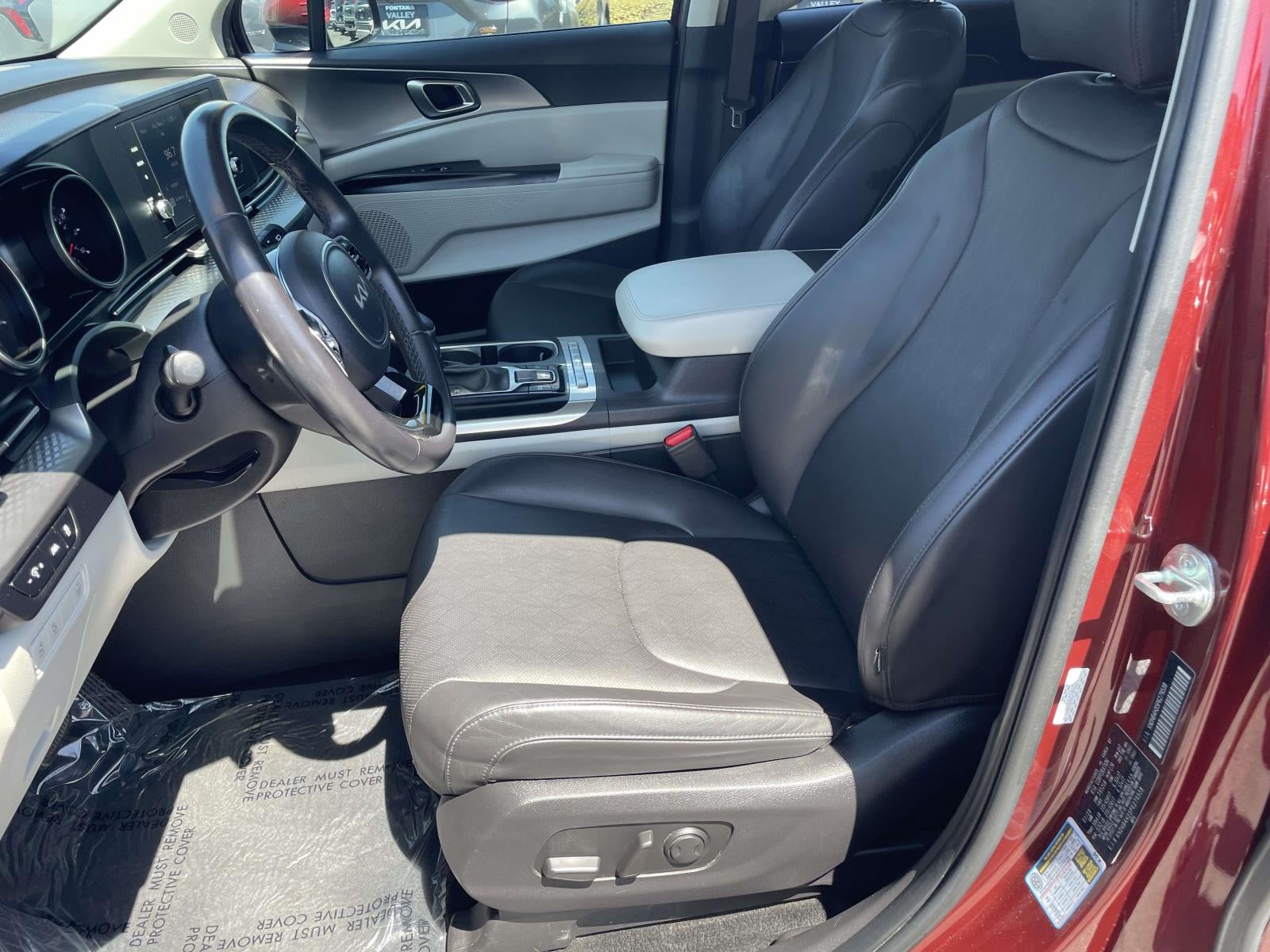 2023 Kia Carnival LX