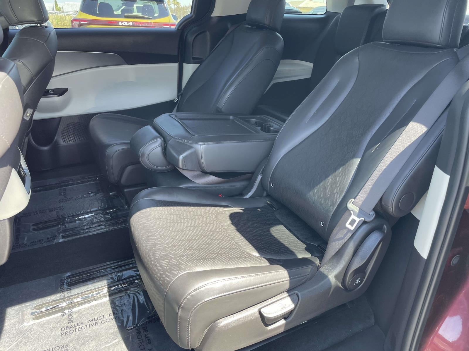 2023 Kia Carnival LX