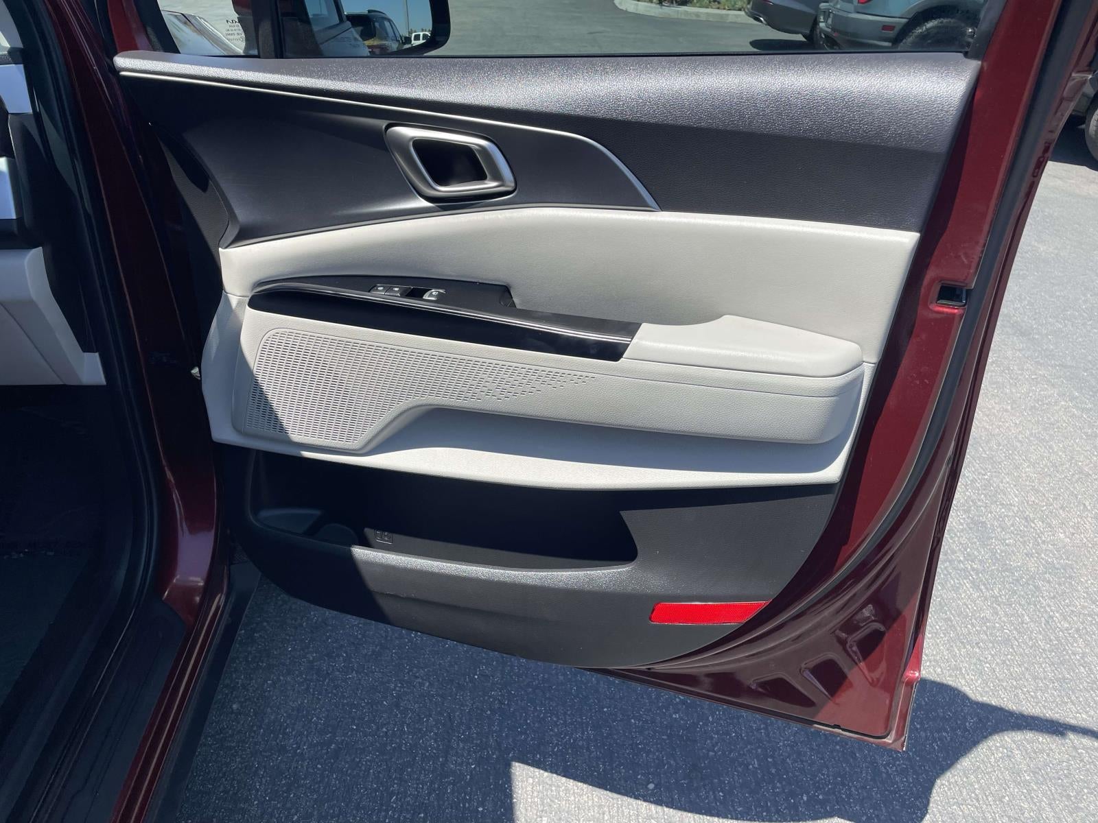 2023 Kia Carnival LX