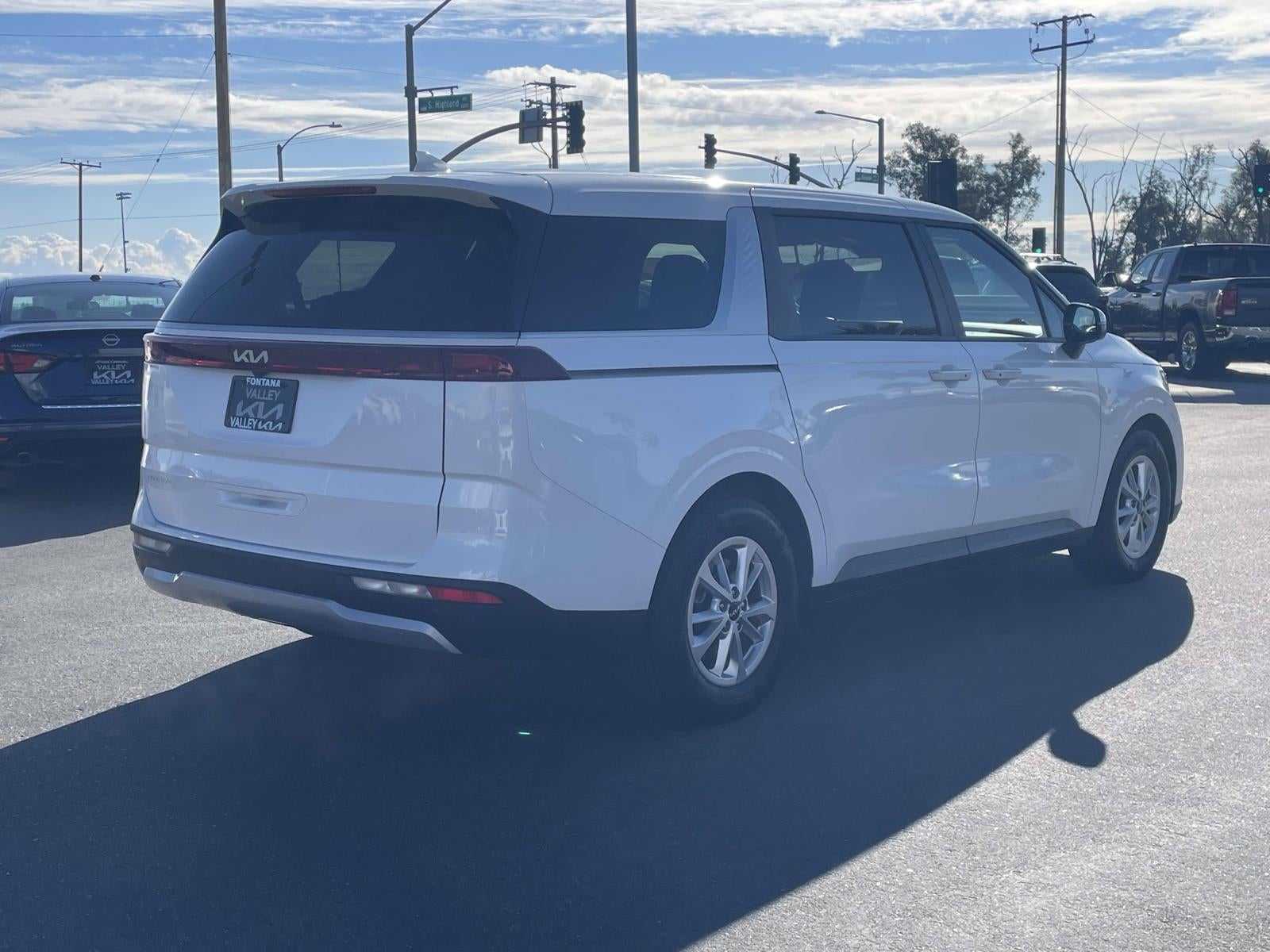 2024 Kia Carnival LX