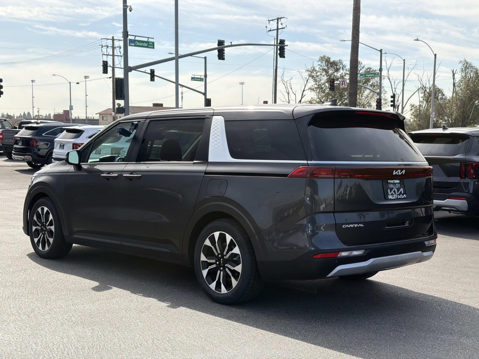 2024 Kia Carnival EX