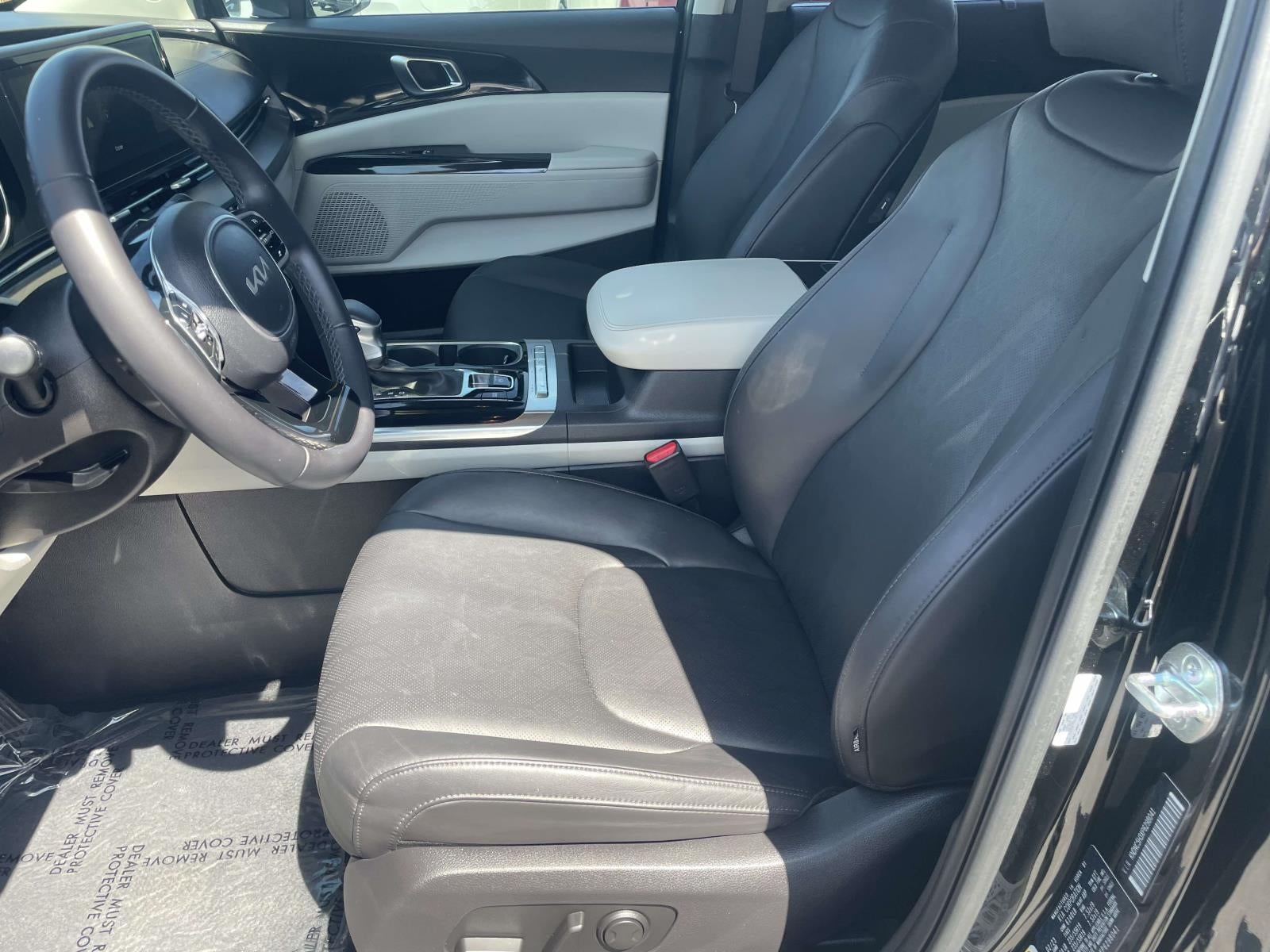 2023 Kia Carnival EX