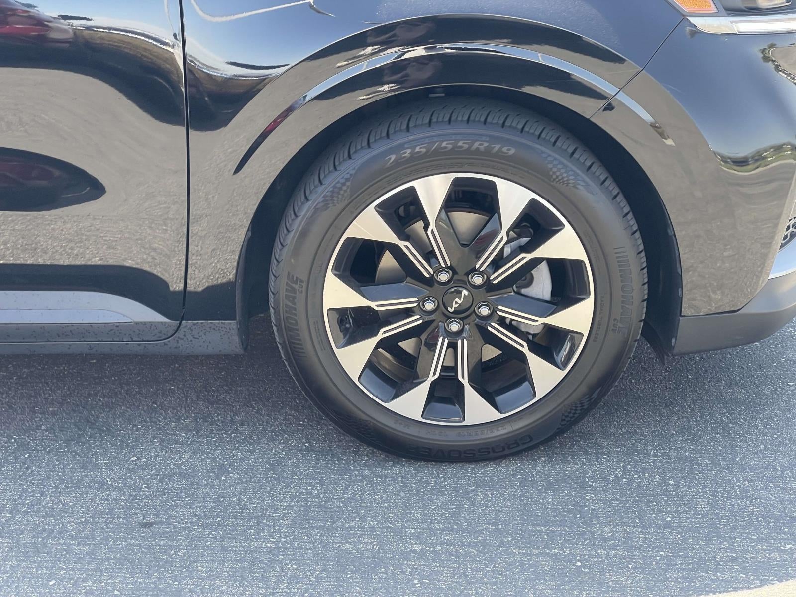 2023 Kia Carnival EX