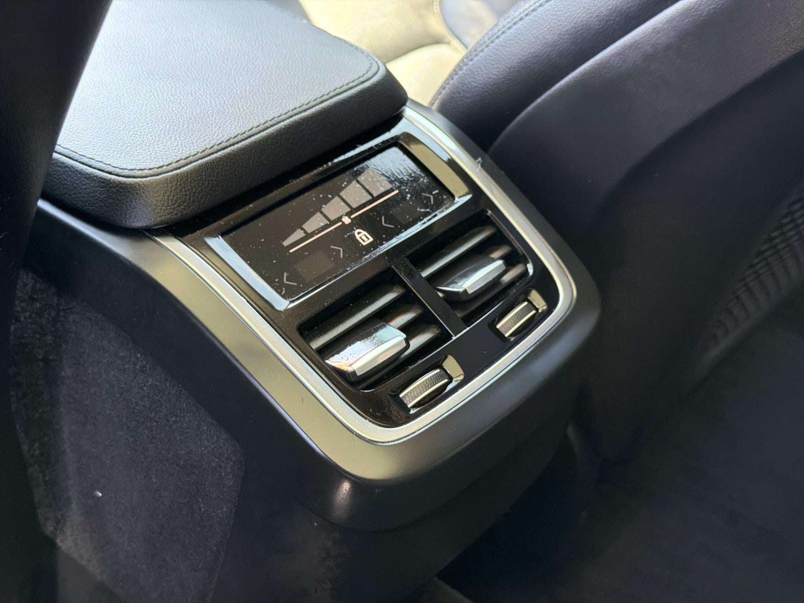 2023 Volvo XC90 Core